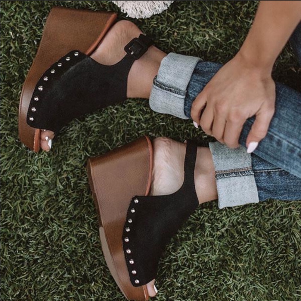 GORGEOUS Peep Toe Booties!!